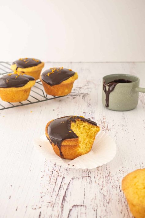 Mandarin Muffins with Chocolate Ganache. Super spongy and light, and their citrusy flavor with the chocolate makes them irresistible to the sight and taste. | En Casa #mandarinmuffins #muffins #easyrecipes| En Casa #muffinsdemandarina #muffins #recetasfáciles Mandarin Muffins, Muffins With Chocolate, Boozy Cupcakes, Cooking Cream, Baking Blog, Köstliche Desserts, Chocolate Muffins, Baking Cupcakes, No Bake Treats