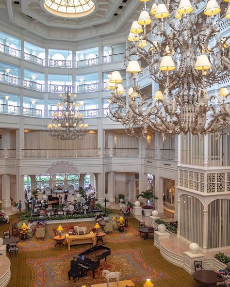 Piano Pictures, Disney Marathon, Grand Floridian Disney, Disney College, Disney Resort Hotels, Disney Photo Ideas, Disney Hotels, Grand Floridian, The Lobby