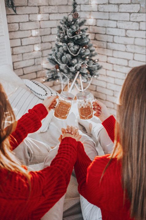 Christmas Aesthetic Friends, Christmas Pictures Friends, U Name, Bff Christmas, Aesthetic Friends, Christmas Shoot, Sister Christmas, Daughter Christmas, Christmas Albums