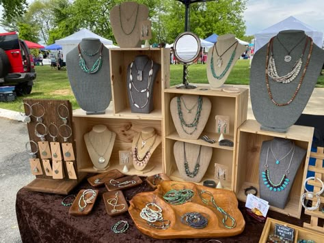 Market Booth Display Jewelry, Craft Booth Displays Jewelry, Jewelry Set Up Display, Market Display Jewelry, Farmers Market Jewelry Display, Vendor Booth Display Ideas Jewelry, Market Jewelry Display, Jewelry Vendor Booth, Jewelry Vendor Display