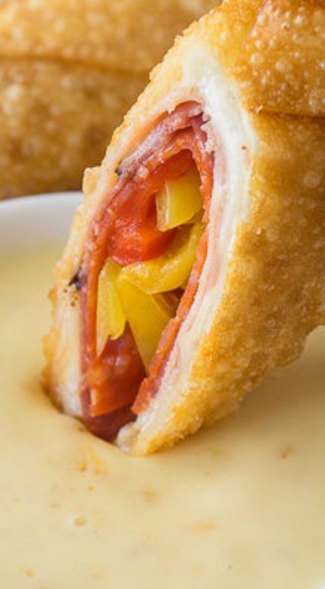 Spicy Italian Egg Rolls ~ All the flavors of your favorite sub sandwich jam packed into an egg roll wrapper, then deep fried until crispy. Egg Roll Wrapper, Wonton Wrapper Recipes, Italian Eggs, Homemade Egg Rolls, Sub Sandwich, Chicken Spring Rolls, Wonton Recipes, Recipe Italian, Appetizer Dishes