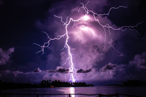 Catatumbo Lightning, Aesthetic Lightning, Lightning Nails, Clouds And Lightning, Lightning Sky, Lightning Images, Dnd Design, Lightning Photography, Moon Sunset