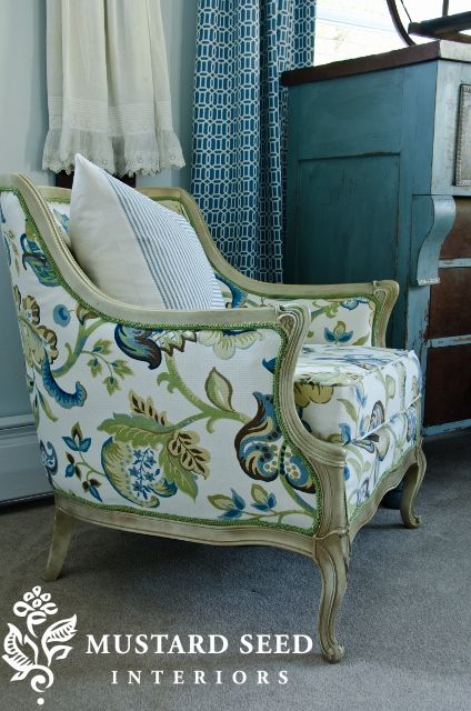 Diy Upholstery, Reupholster Chair, Miss Mustard Seed, Reupholster Furniture, Chair Makeover, French Chairs, Sofa Colors, Chair Upholstery, Furniture Upholstery