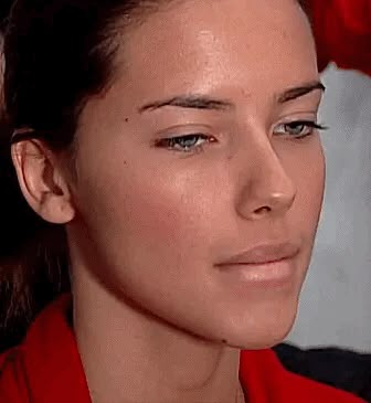 Adriana Lima No Makeup, Neon Moodboard, Adriana Lima Eyes, Adriana Lima Face, Lima Adriana, Adriana Lima Makeup, Natural Beauty Face, Moodboard Pink, Blue Aesthetics