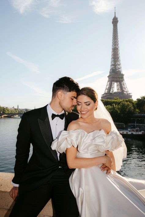 Vlasta weddings | wedding photographer | Italy | THE WED Parisian Wedding Theme, Paris Couple, Parisian Wedding, Paris Elopement, Romantic Wedding Venue, Mini Wedding Dresses, Other World, Paris Pictures, Elopement Ceremony