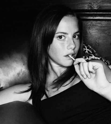 Effy Stonem, Kaya Scodelario, 1k Followers, Black And White, Black