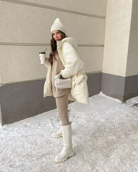 White Chunky Boots, Classy Winter Outfits, Snow Outfit, Cold Outfits, Mode Inspo, Looks Chic, Autumn Outfit, Winter Fashion Outfits, Fall Winter Outfits