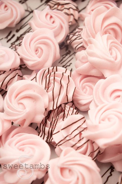 Light and Crispy Raspberry Meringue Cookie Recipe - SweetAmbs Chinese Wedding Favors, Recipe Using Honey, Meringue Cookie, Raspberry Meringue, Meringue Cookie Recipe, Sweet Treats Desserts, Xmas Dinner, Pink Food Coloring, Valentine Dinner