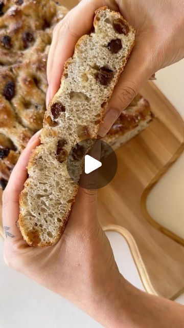 audrey on Instagram: "sorta like a cinnamon raisin bagel except.. focaccia 🥯🥖 f*ck I love bread if you don’t it’s a huge red flag and also I call them sultanas but cinnamon sultana focaccia sounds stupid (°▽°) also the dip is mascarpone, honey & cracked black pepper recipe: - 2 cups (300g) all-purpose flour - 1 tsp instant yeast - 1 tbsp sugar - 1/2 tsp cinnamon - 1 cup (250ml) warm water - sultanas (or… as everyone outside of australia calls them, raisins) - chunky sugar 1. mix flour, yeast, sugar, flour, sultanas, cinnamon and water in a bowl until it forms a wet dough. 2. cover and let rise in the fridge overnight (12-18 hours). 3. oil a baking dish and transfer dough, spreading to edges. cover and let rise at room temperature for an additional 2-3 hours. 4. preheat oven to 210 degre Cinnamon Raisin Focaccia, Weekend Baking, Cinnamon Raisin Bagel, Pepper Recipe, Cinnamon Raisin, The Dip, Peppers Recipes, Instant Yeast, Baking Dish