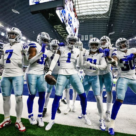 Dallas Cowboys Decor, Football Poses, Dallas Cowboys Football Team, Dallas Cowboys Baby, Nfl Football Pictures, Nfl Photos, Dallas Cowboys Fans, Cowboys Nation, Nfl Green Bay