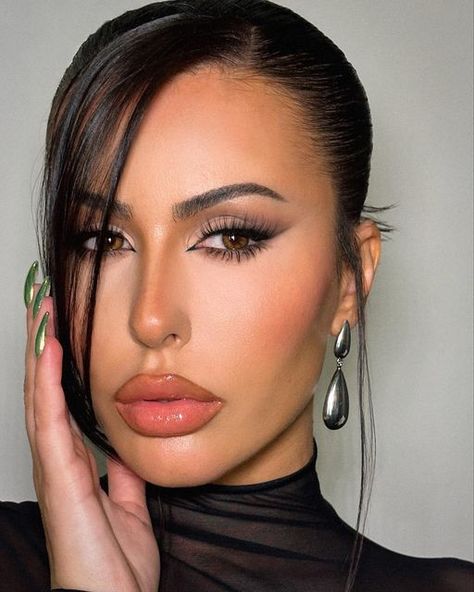 Anastasia Beverly Hills on Instagram: "Get into these broooows 🥵🔥 @amrezy (she/her) looking as amazing as ever in Brow Wiz 🙌🏾 Tap to shop! #AnastasiaBeverlyHills" Ethereal Eyes Palette, Amra Olevic, Blossom Cake, Cherry Blossom Cake, Brightening Powder, Kiss Pink, Cake Face, Glow Foundation, Skin Glow