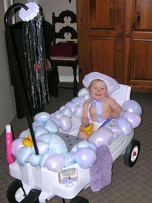 Bubble Bath costume Wagon Halloween Costumes, Diy Baby Halloween Costumes, Diy Baby Costumes, Baby First Halloween, Homemade Halloween Costumes, Diy Halloween Costumes Easy, Homemade Costumes, Easy Diy Halloween, Theme Halloween