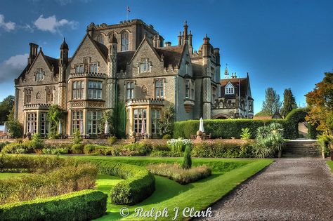 Tortworth Court in Gloucestershire was built between 1848 and 1853 by Lord Ducie. These days it's a hotel and spa complex. Tortworth Court, Mansion Homes, Mansion Exterior, English Manor Houses, Victorian Mansion, Old Mansion, Castle Mansion, Dream Mansion, Old Mansions