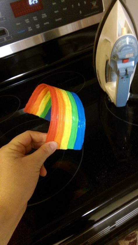 Rainbow made from straws melted with an iron. Straw Hacks, Straw Crafts, Course Ideas, Dirty Thirty, Kids Crafts, The Creation, More Fun, Crafts For Kids, Straw