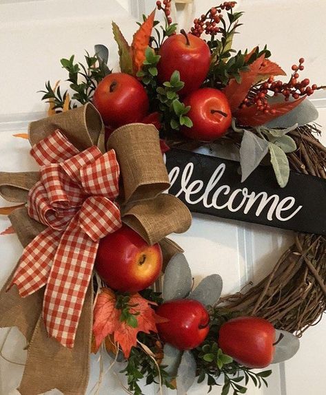 Apple Wreaths For Front Door Diy, Fall Apple Wreath, Apple Wreaths For Front Door, September Wreath Ideas, Apple Wreath Diy, Apple Wreaths, August Decorations, September Apples, Apple Decor