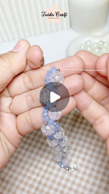 Blue Crystal Bracelet, Bracelets Tutorial, Crystal Bead Jewelry, Beaded Bracelets Tutorial, Book Art Diy, Crystal Beads Bracelet, Jewerly Diy, Bracelet Tutorial, Crystal Bracelet