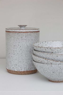 Victoria Morris  #ceramics #pottery  Great container for flour, rice, etc Pottery Design, Contemporary Pottery, Modern Pottery, Pottery Glazes, Pottery Classes, Ceramic Jars, Pottery Designs, Ceramic Dishes, Ceramic Design