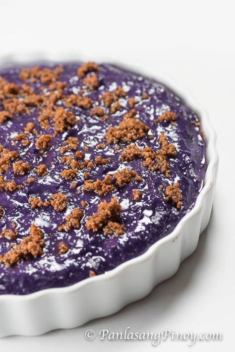 Ube kalamay is a type of Filipino “kakanin” (also referred to as rice cake). It made from grated purple yam, which is known as “ube” in the Philippines. Kalamay Recipe, Filipino Desert, Filipino Merienda, Ube Dessert Recipe, Ube Desserts, Philippine Recipes, Filipino Kakanin, Bibingka Recipe, Ube Halaya