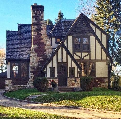 Tudor Revival House Exterior, Tudor House Exterior, Tudor Architecture, Modern Tudor, Architecture Work, Nice Houses, Tudor Cottage, A Beautiful House, Exterior Houses