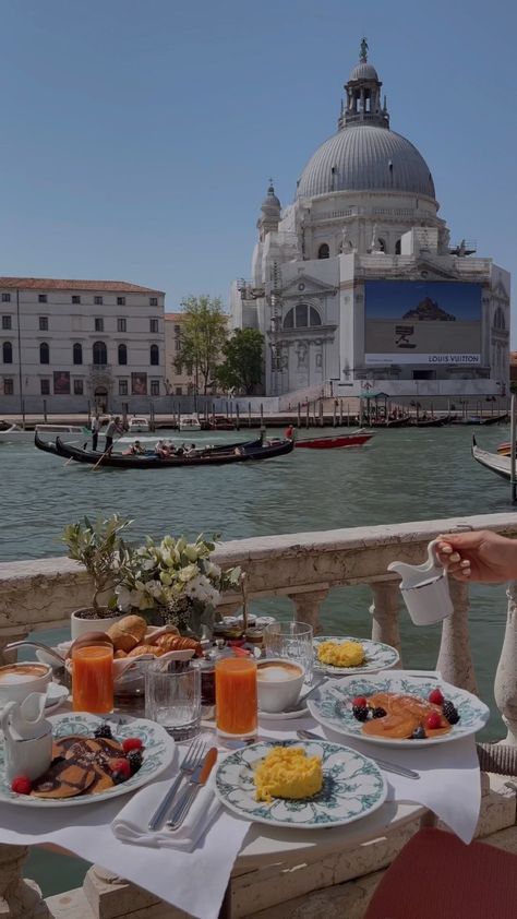 lauracomolli on Instagram: Breakfast in Venice ☕️ @stregisvenice #StRegisVenice #CultivatingTheVanguard Random Instagram Stories, Interrailing Europe, Luxury Travel Aesthetic, Manifest Life, Lets Go To The Beach, Italy Tour, Nice Life, Single Travel, Dream Hotels