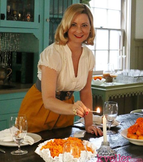 The Glamorous Housewife’s Guide to Hosting Shabbat Dinner – Kveller Shabbat Dinner Recipes, Passover Dinner, Good Shabbos, Cold Weather Comfort Food, Kosher Cooking, Shabbat Dinner, Squash Salad, Kosher Recipes, Jewish Recipes