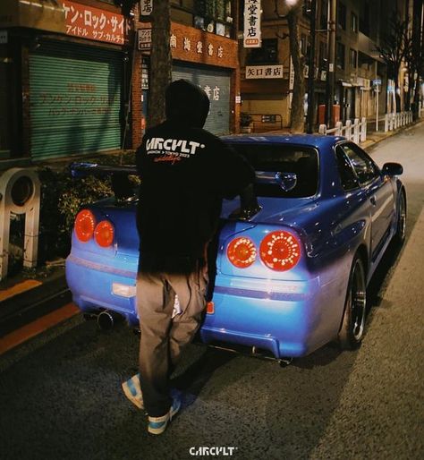 Tanapon Toomtam on Instagram: "Carcult World Tour 2023 started in Tokyo, Japan🇯🇵 Get to closer our dream! My car in Tokyo trip Skyline GT-R V⋅spec / V⋅spec II Have the opportunity to meet a photographer who want to meet, talk about the car and anything! Have the opportunity to meet various people of customize wider range a car. Have seen anything to change from before. Thank you everybody to join and support us for this First Journey! Have a rainy, very cold and bad weather but we got the pi Cars In Tokyo, Japan Street Racing, Tokyo Trip, R34 Gtr, Best Jdm Cars, Japan Street, Street Racing Cars, Skyline Gt, Tokyo Travel