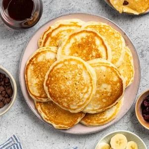 Light and Fluffy Yogurt Pancakes Yogurt Pancake Recipe, Fluffy Yogurt, Pancakes Yogurt, Vegetarian Pancakes, Yogurt Pancakes, Pancake Recipe, Day Off, Syrup, Yogurt