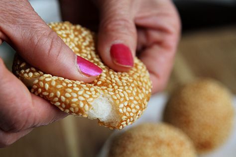 Bánh cam, a beloved Vietnamese dessert-- golden brown shell of sesame studded rice flour that is crispy on the outside yet chewy on the inside, yielding to a sweet and moist mung bean coconut filling. Mi Xao, Vietnamese Desserts, Sesame Balls, Hmong Food, Coconut Filling, Vietnamese Dessert, Coconut Custard Pie, Philippines Food, Viet Food