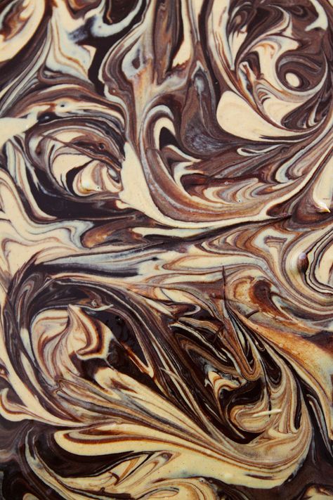 Peanut Butter Chocolate Swirl Bark Recipe on twopeasandtheirpod.com You only need 3 ingredients to make this delicious bark! Peanut Butter Chocolate Bark, Peanut Butter Bark, Chocolate Swirls, Chocolate Peanut Clusters, Dessert Sushi, Chocolate Bowls, Chocolate Bark Recipe, Peppermint Cream, Candy Bark