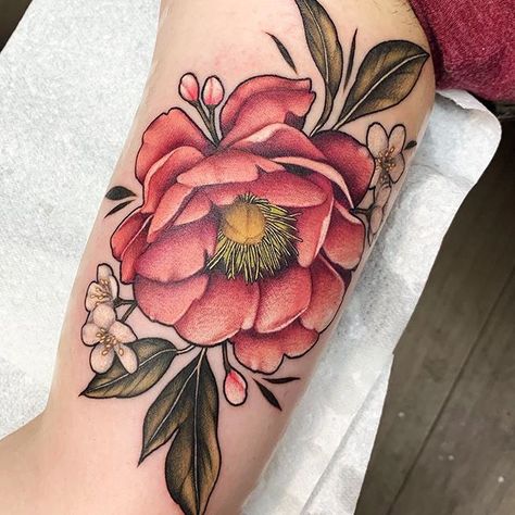 Traditional Tattoo Designs, Vine Tattoos, Floral Tattoo Sleeve, Flower Sleeve, Flower Tattoo Sleeve, Tatuaje A Color, Peonies Tattoo, Floral Tattoo Design, Tattoo Bracelet