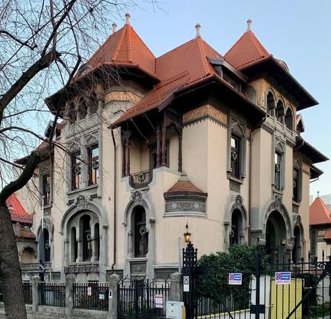 Transylvania Architecture, Mansions Exterior, Romanian Architecture, Mansion Exterior, Transylvania Romania, German Architecture, Town Houses, Corner House, Classical Architecture