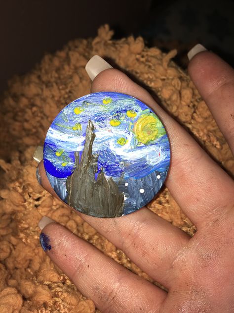 Paint on a pop socket Pop Socket Painting Ideas, Pop Socket Ideas, Diy Pop Socket, Diy Pop, Pop Sockets, Pop Socket, Mini Paintings, Cork Board, Tokio Hotel