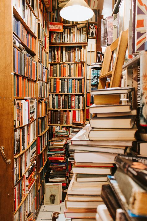 Language Aesthetic, Bookshop Café, Bookstore Aesthetic, English Books, Shakespeare And Company, Dream Library, Beautiful Library, Library Aesthetic, World Of Books