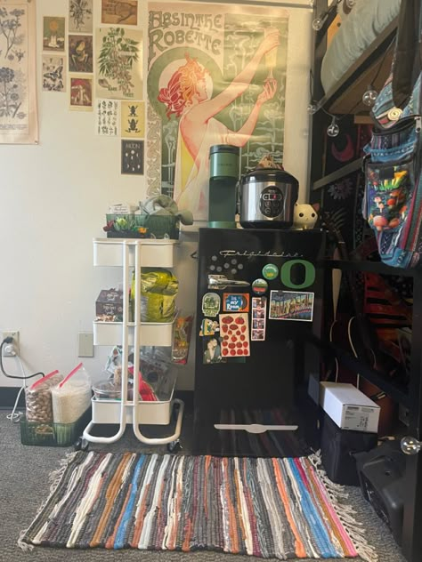 Dorm Room Ideas Grunge, Vintage Dorm Room Ideas, Vintage Dorm Room, Fsu Dorm, Dorm Room Ideas Blue, Room Ideas Grunge, Room Ideas Blue, Vintage Dorm, Dorm Necessities