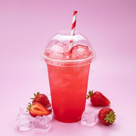 Fruit Soda, Juice Logo, Strawberry Cocktails, Strawberry Soda, Mini Dessert Cups, Soda Drink, Italian Soda, Boba Drink, Matcha Drink