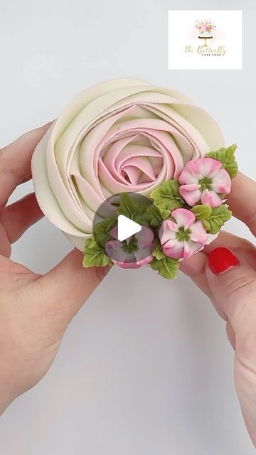 Pink And Green Cupcake Ideas, Winter Floral Cupcakes, Baby In Bloom Cupcake Ideas, Easy Flower Cupcakes Decorating, Boho Cupcakes, Cupcake Frosting Techniques, Rosette Cupcakes, Cupcakes Decoration Tutorial, Cupcake Decorating Techniques