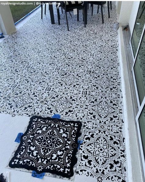 Backyard Flooring Ideas, Floor Stencil Patterns, Fast Crafts, Stenciled Concrete Floor, Diy Backyard Decor, Floor Stencils, Design Stairs, Concrete Patio Makeover, Porch Paint