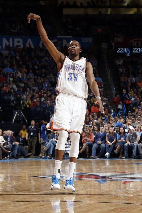 Kevin Durant Okc, Slim Reaper, Okc Thunder Basketball, Kevin Durant Shoes, Nba Basketball Game, Thunder Basketball, Basketball Highlights, Kobe Bryant Wallpaper, Oklahoma City Oklahoma