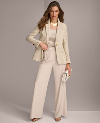 Discover chic women's style tips, outfit ideas, and how to create a timeless wardrobe that’s both fashionable and practical. Pant Suits For Women Business Classy, Ladies Pants Suits Classy, Pant Suits For Women Prom, Women’s Business Attire, Pants Suits For Women Chic, Pant Suits For Women Business, Womens Tweed Blazer, Power Dressing Women, Women's Style Tips