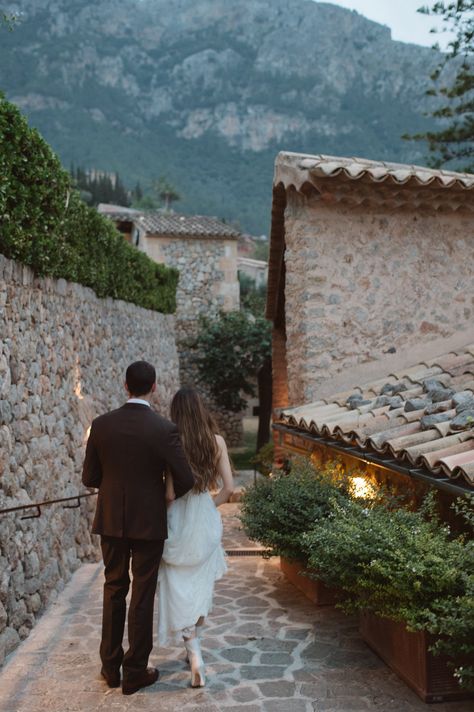 Mallorca Wedding, Couples Beach Photography, Rooftop Wedding, Mom Wedding, Europe Fashion, Wedding Shots, Natural Elements, Elope Wedding, Wedding Shoot