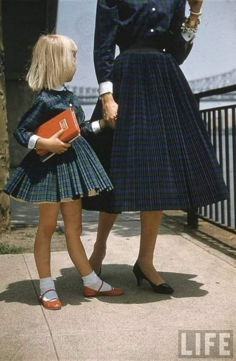 1950s Kids, Nina Leen, Children Fashion, Retro Mode, Moda Vintage, Look Vintage, 50s Fashion, Mode Vintage, Fashion Photoshoot