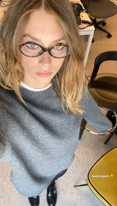 Spectacles Women, Miu Miu Glasses, Glasses Outfit, Glasses Inspiration, Stylish Glasses, Fashion Eyeglasses, Fall Fits, Instagram Photo Inspiration, Vintage Glasses