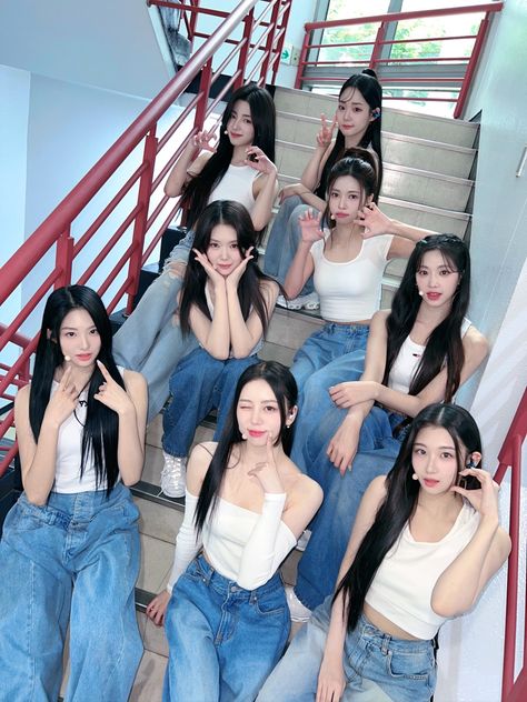 Triples Outfit, Triple S Outfit, Triples Lovelution, Triples Kpop, Gong Yubin, Group Of 8, Korean Group, Twitter Update, Charli D Amelio