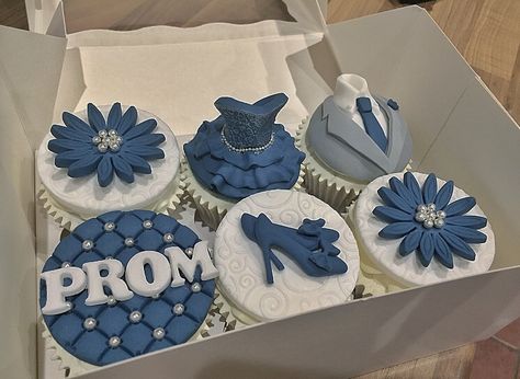 Prom Cupcakes Ideas, Prom Cakes Ideas, Prom Desserts, Prom Cupcakes, Prom Cake, Prom Party Ideas, Prom Party Decorations, Adult Prom, Grad Cakes