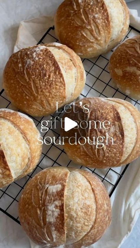 Emily, a passionate sourdough enthusiast, shares her delightful idea of gifting sourdough for the holidays. She crafted a batch of mini sourdough loaves, each weighing 70 grams, after a 15-hour cold ferment. These loaves were baked for 25 minutes, and for a special touch, wrapped in parchment paper and tied with twine. Perfect for sharing, these loaves are a testament to the joy of homemade baking. Follow her for more insights and homemade recipes. Homemade Bread And Butter Gifts, How To Gift Homemade Bread, Gifting Homemade Bread, Homemade Bread Gifts For Christmas, Sourdough Bread Christmas Gift, Sourdough Bread Gift Ideas, Sourdough Gift Wrap, Mini Sourdough Loaves For Gifts, How To Package Sourdough Bread As A Gift