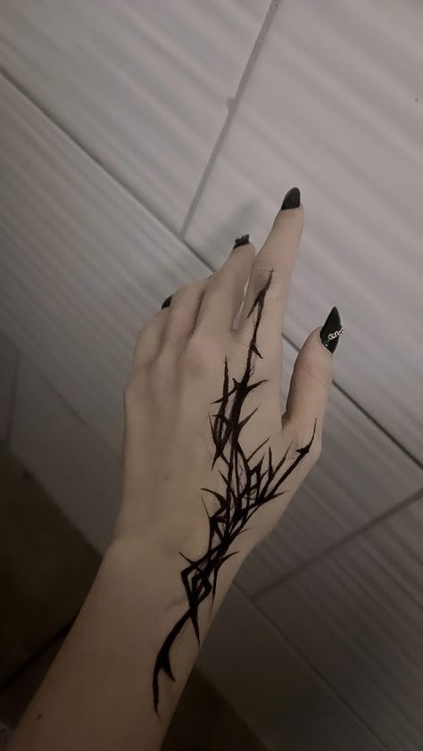 Gothic Hand Tattoo Designs, Overgrowth Tattoo, Tattoo Ideas Cool Design, Hand Tattoo Thumb, Cyberpunk Hand Tattoo, Cybersigilism Tattoo Hand, Tattoos For Women Finger, Goth Finger Tattoos, Gothic Hand Tattoo