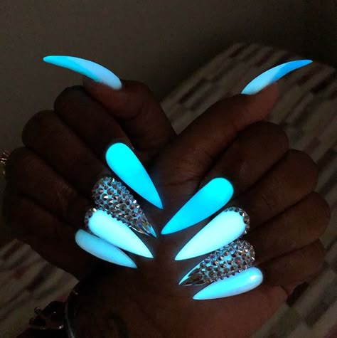 Dark Photoshoot, Glow In The Dark Nails, Dark Nail, Long Acrylic Nail Designs, Blue Acrylic Nails, Drip Nails, Ombre Acrylic Nails, Cute Acrylic Nail Designs, Glow Nails