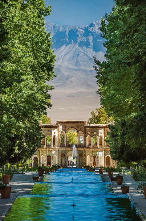 Shazdeh gardens near Mahan, Iran Persian Palace, Kerman Iran, Eastern Architecture, Iran Tourism, Beautiful Iran, Visit Iran, Iran Pictures, Courtyard Gardens, Iranian Architecture