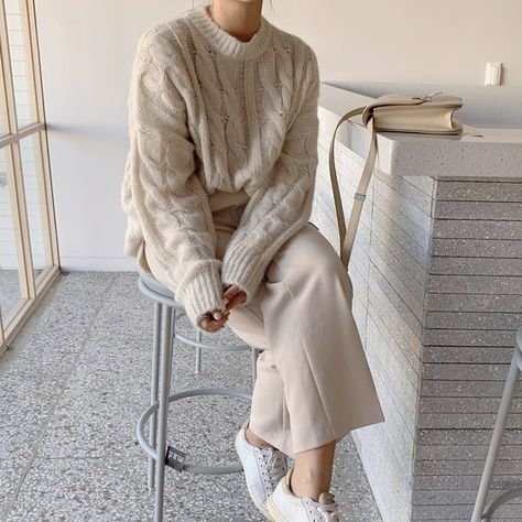 Beige Sweater Outfit Winter, Beige Sweater Outfit, Winter Sweater Outfits, Fall Outfits For Work, Causual Outfits, Neutral Fashion, Kpop Fashion Outfits, Basic Outfits, Winter Fashion Outfits