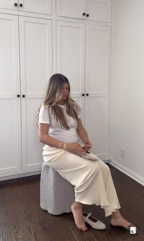 Corporate Maternity Outfits, Sofia Richie Pregnant Style, Sophia Richie Pregnant, Summer Pregnancy Outfits Dresses, Pregnancy Outfits Casual, Pregnacy Fashion, Summer Pregnancy Outfits, Spring Maternity Outfits, Pregnant Outfit